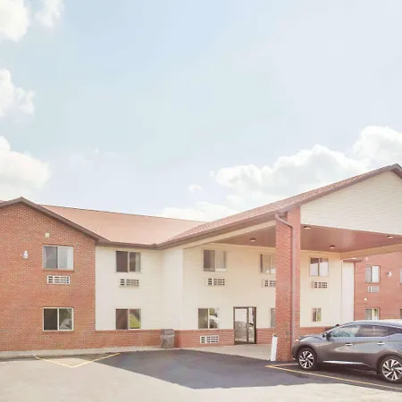 Super 8 By Wyndham Monmouth Il Hotel